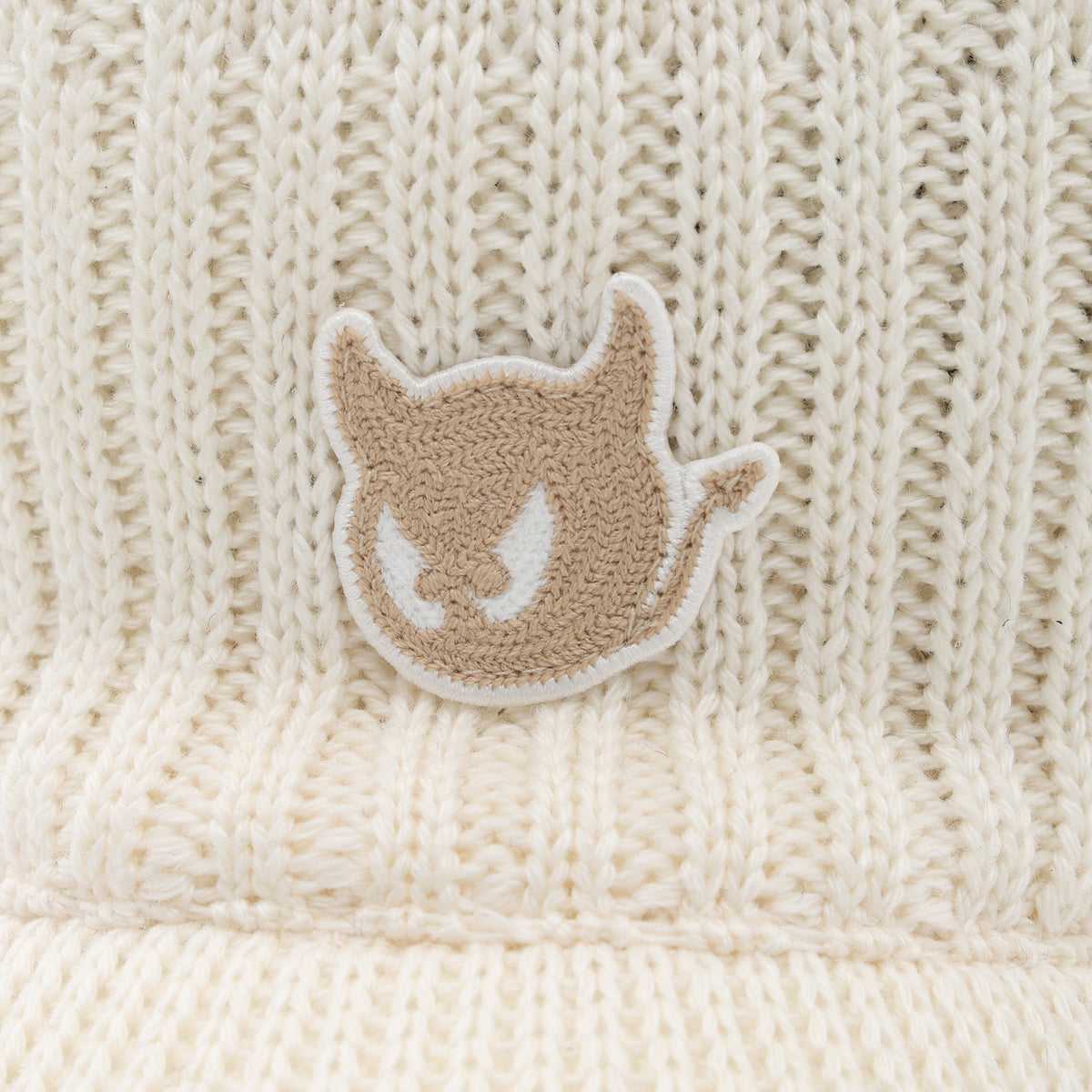 ツバ付ポンポンニットキャップ チャコール