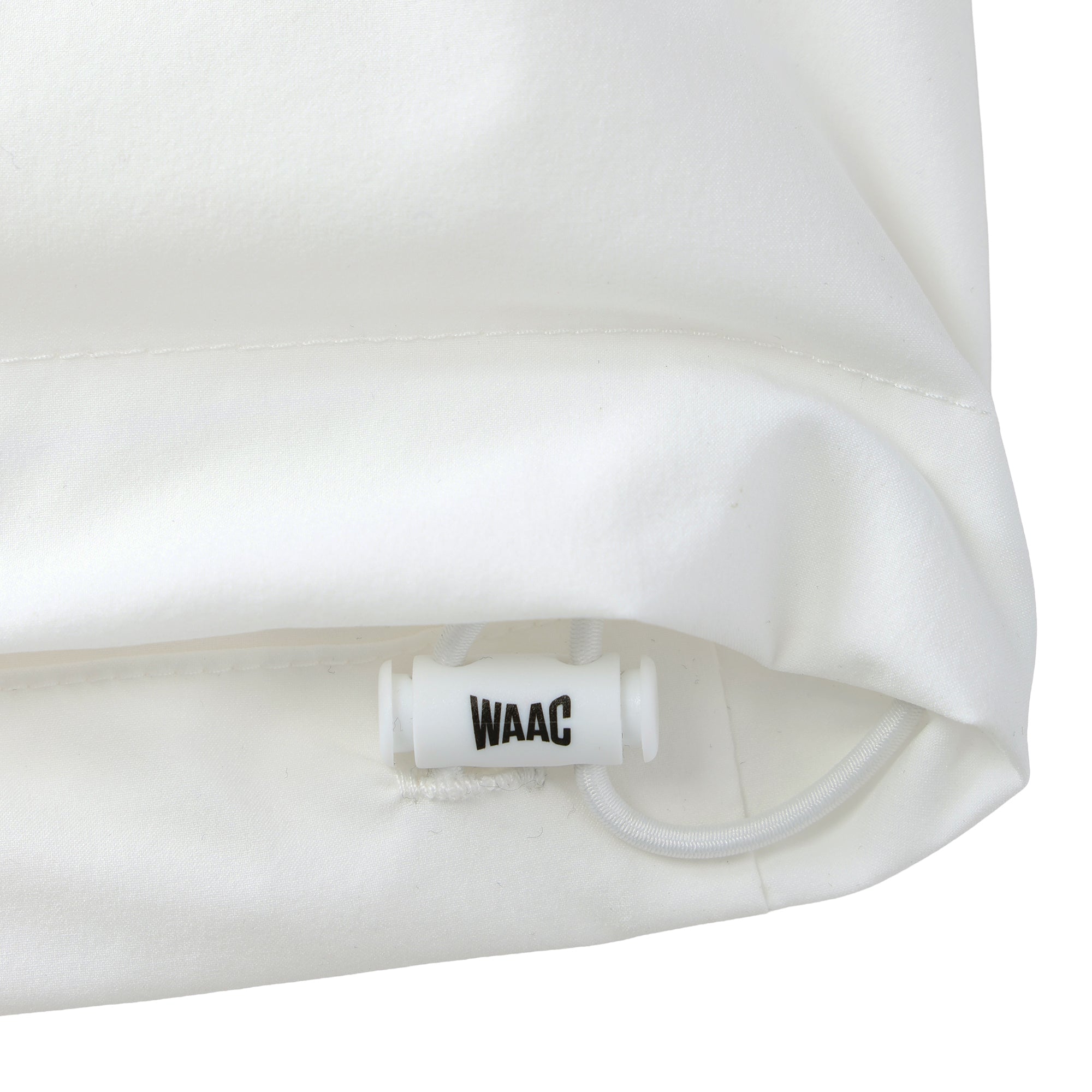 MEN ストレッチタフタバックロゴプルオーバー ホワイト