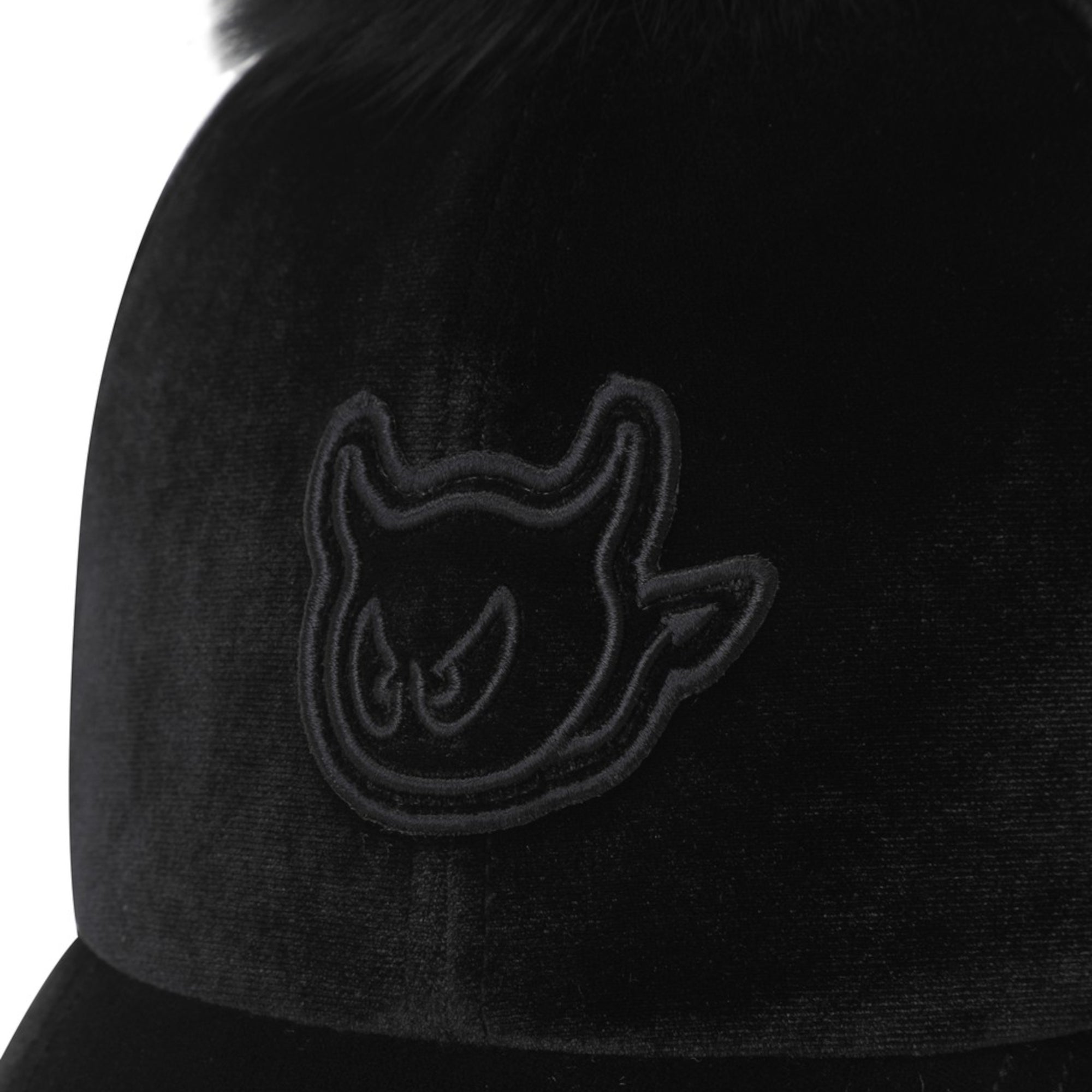 WOMENS ベロアポンポンキャップ ブラック/072344837