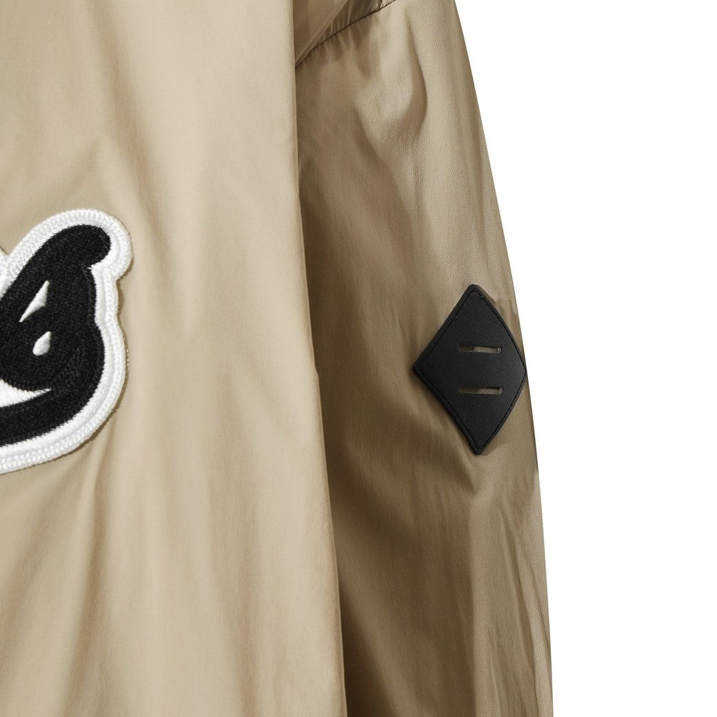 【WAAC X JONES】MEN ロゴウィンドブレーカープルオーバー ベージュ