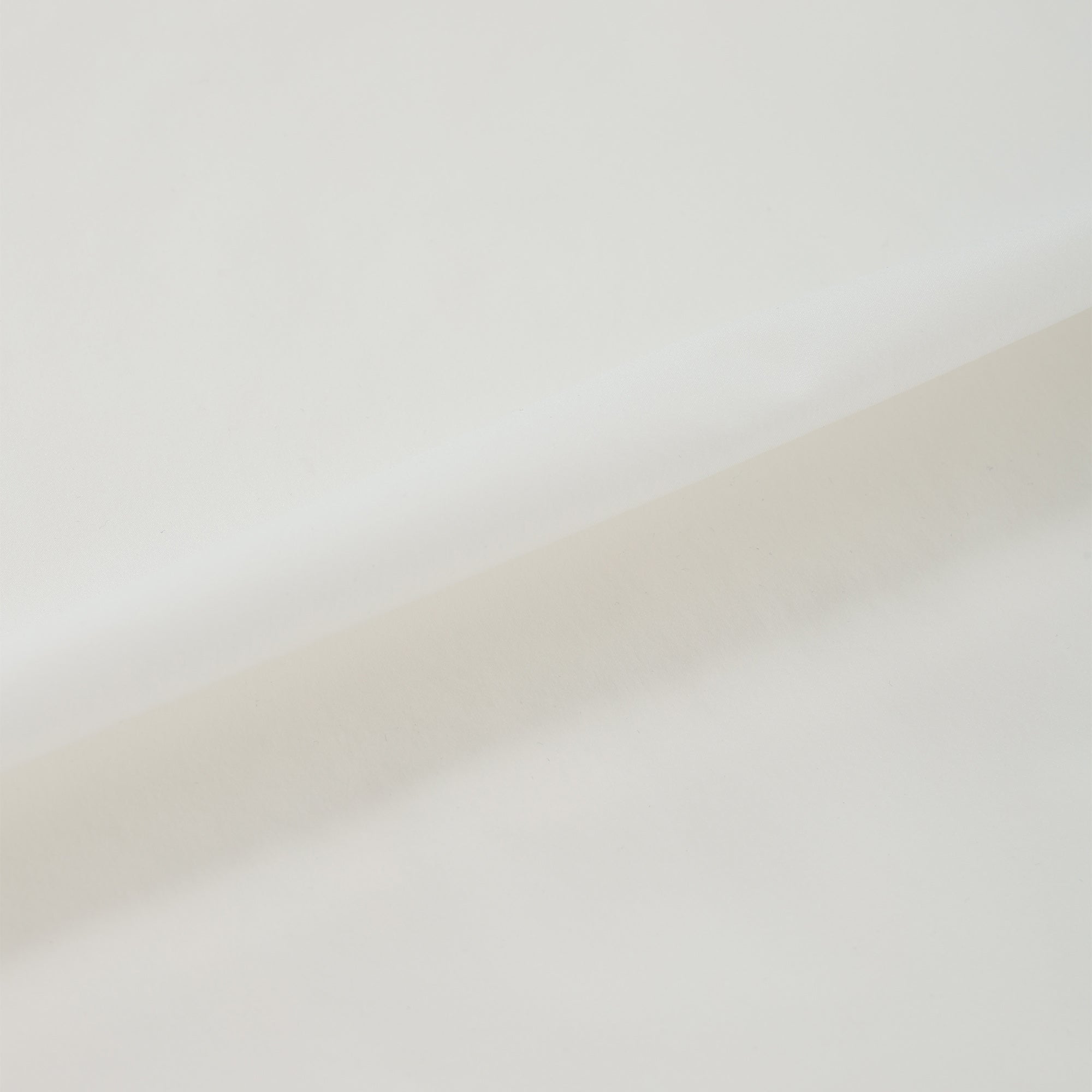 MEN ストレッチタフタバックロゴプルオーバー ブラック