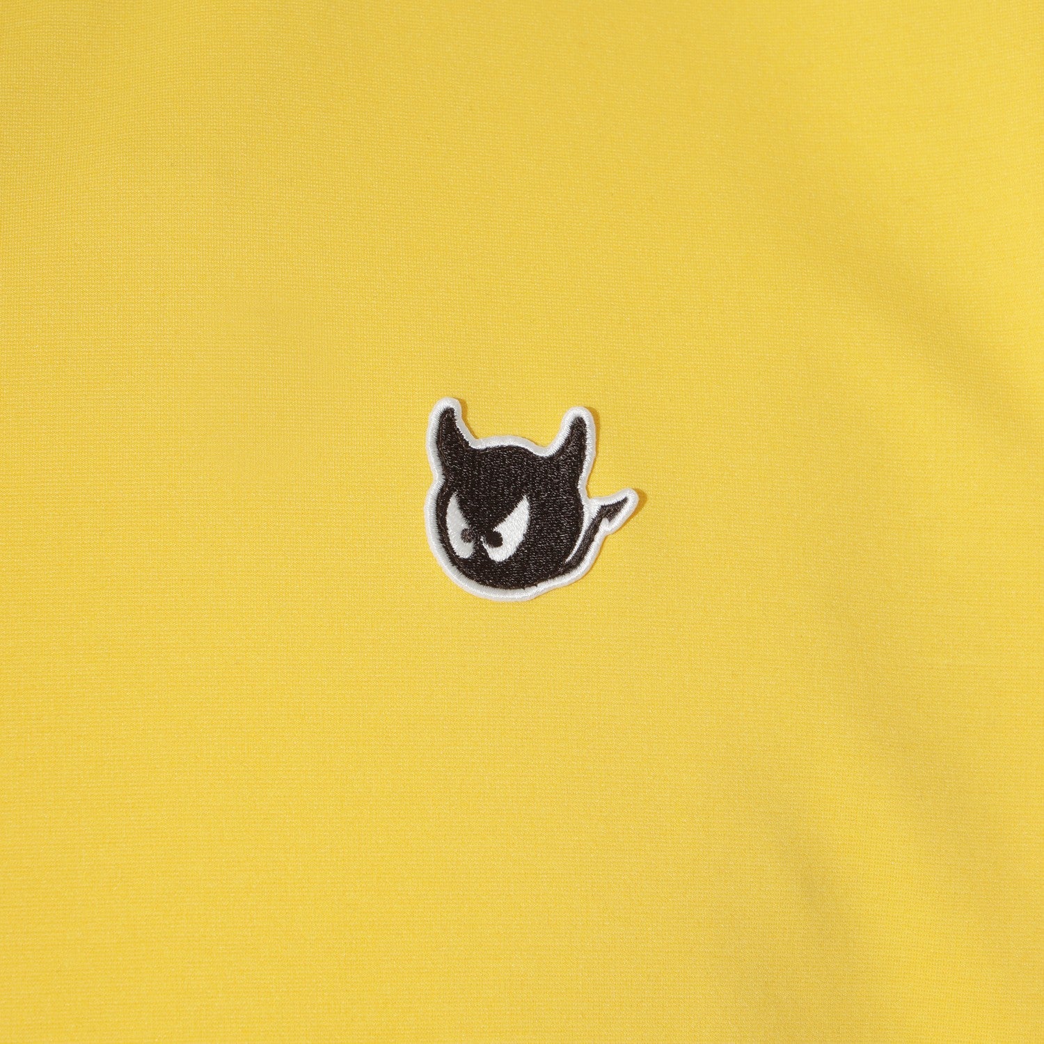 UNISEX シーズングラフィックロゴ クルーネックTシャツ マスタード