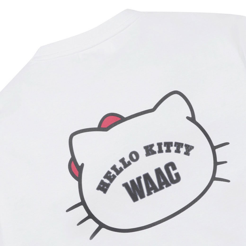 【HELLO KITTY × WAAC】WOMENS ハローキティコラボ BACKプロント Tシャツ ホワイト / 072322073