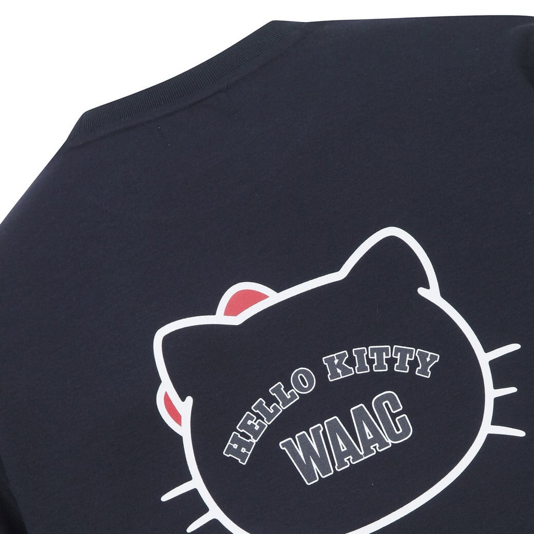 【HELLO KITTY × WAAC】WOMENS ハローキティコラボ BACKプロント Tシャツ ネイビー / 072322073